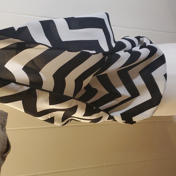 Charlotte Russe women's flowing tank blouse cropped - Picture 6 of 7